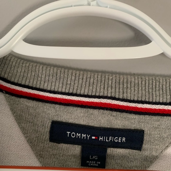 Grey and white Tommy Hilfiger Crewneck - Picture 3 of 3